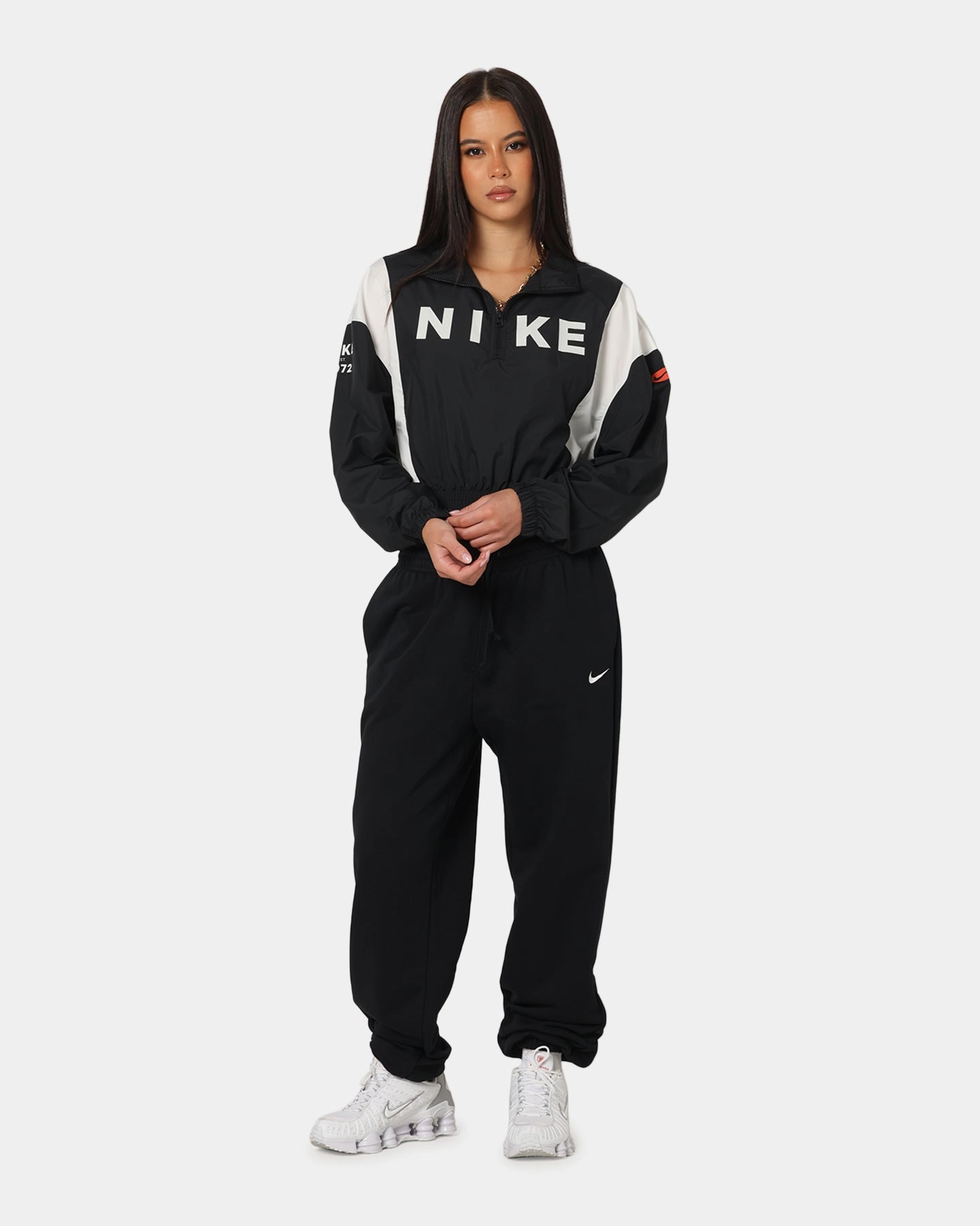 Nike Women's Sportswear Classic Woven Lightweight 1/4-Zip Jacket Black/Black/Sail High Collar Windguard