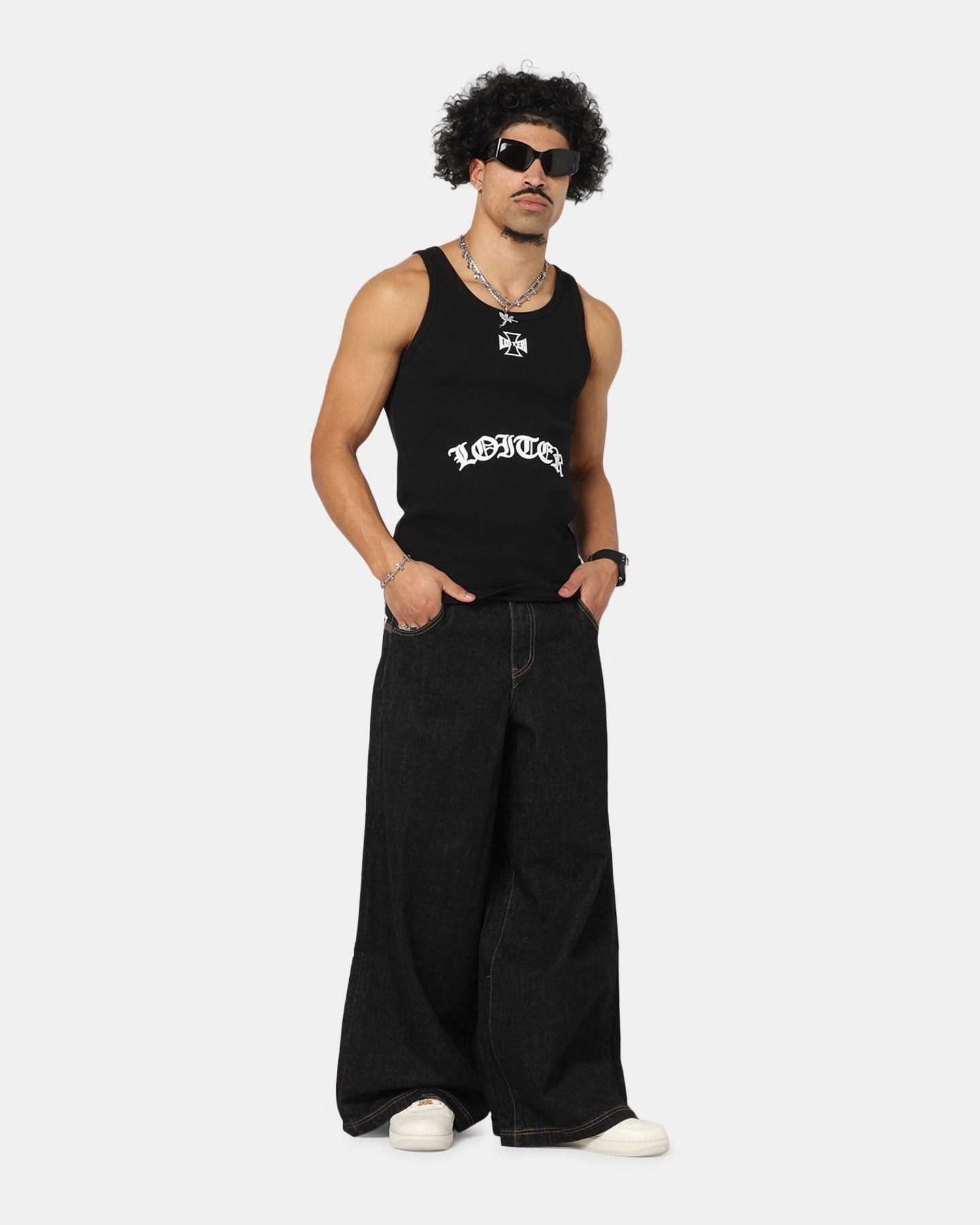 Outfit Combo Athlete Fit Holiday Vibes Loiter Skate Jeans Black