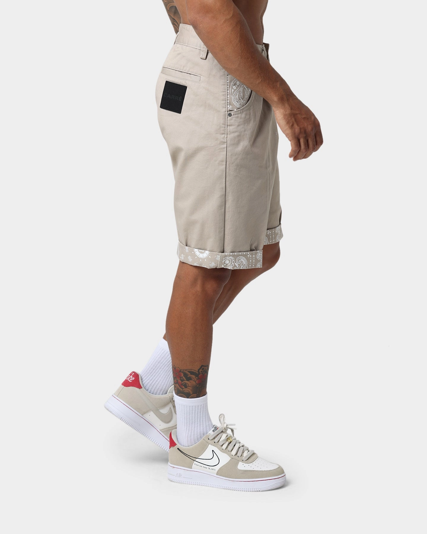 Simple and Relaxed Carre Bandana Ultra Chino Shorts Stone