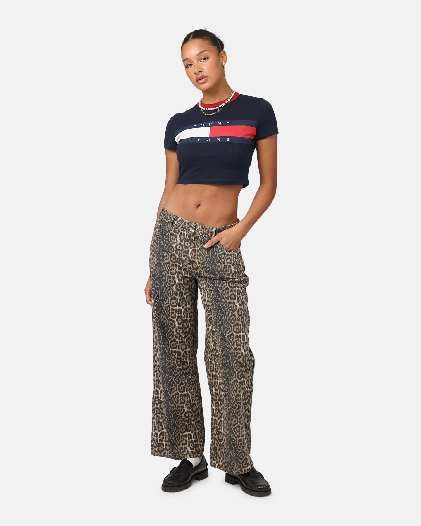 Tommy Jeans Women's TJW Slim Cropped Block T-Shirt Black Barrel Leg Construction