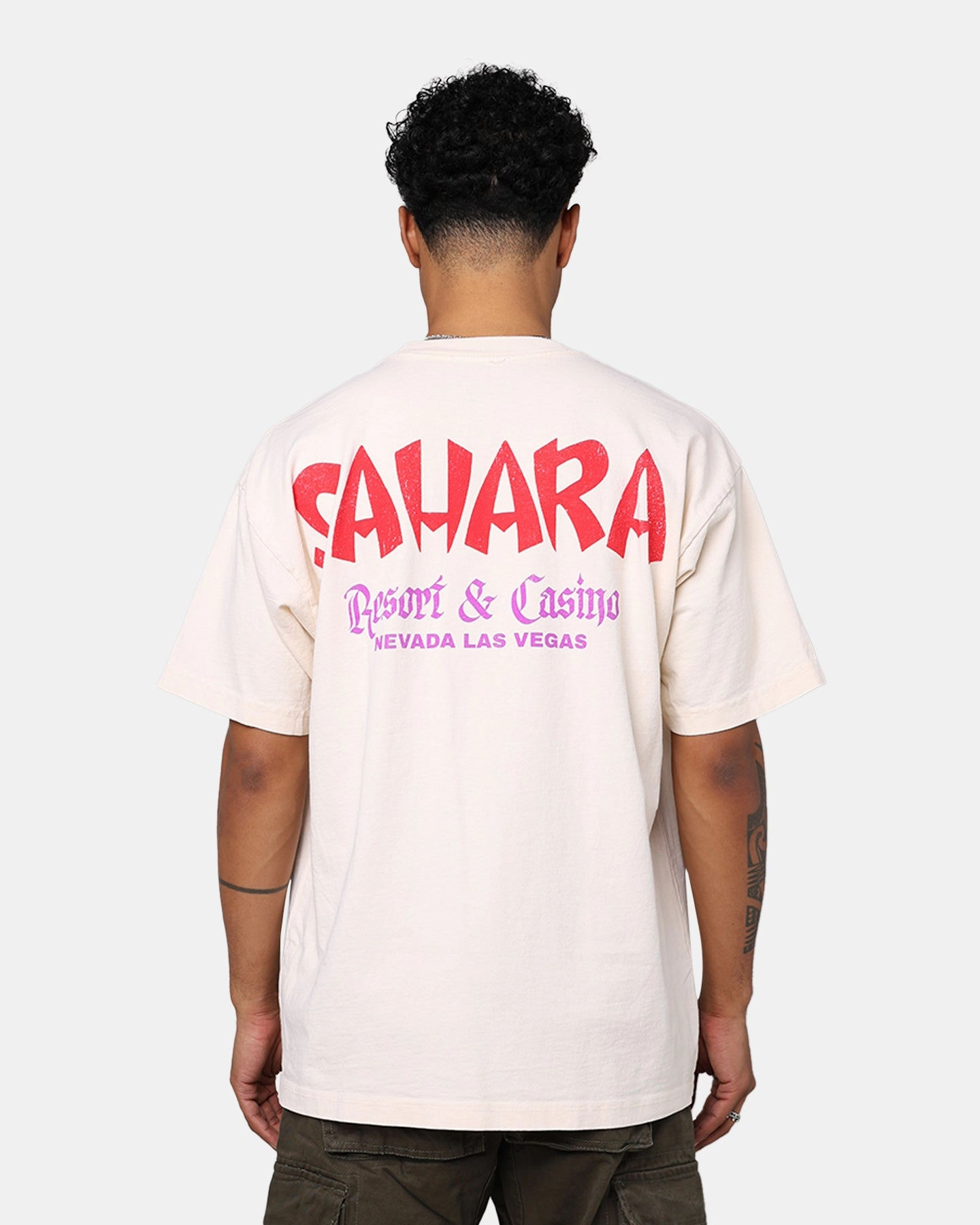 Fashion-Forward Fit American Thrift Sahara Casino Vintage T-Shirt White