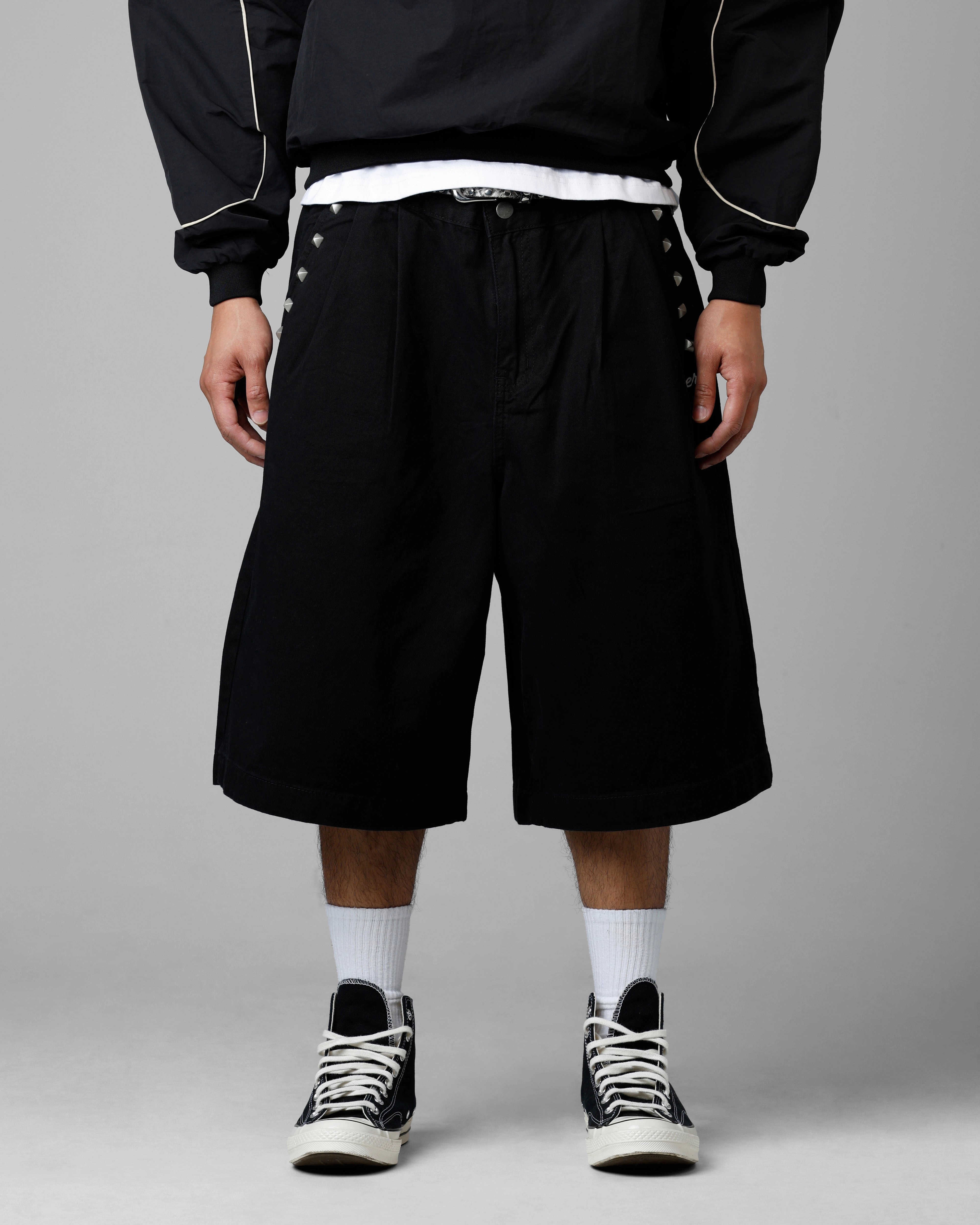 Durable Hem Finishing Loiter 3 Quarter Shorts Black