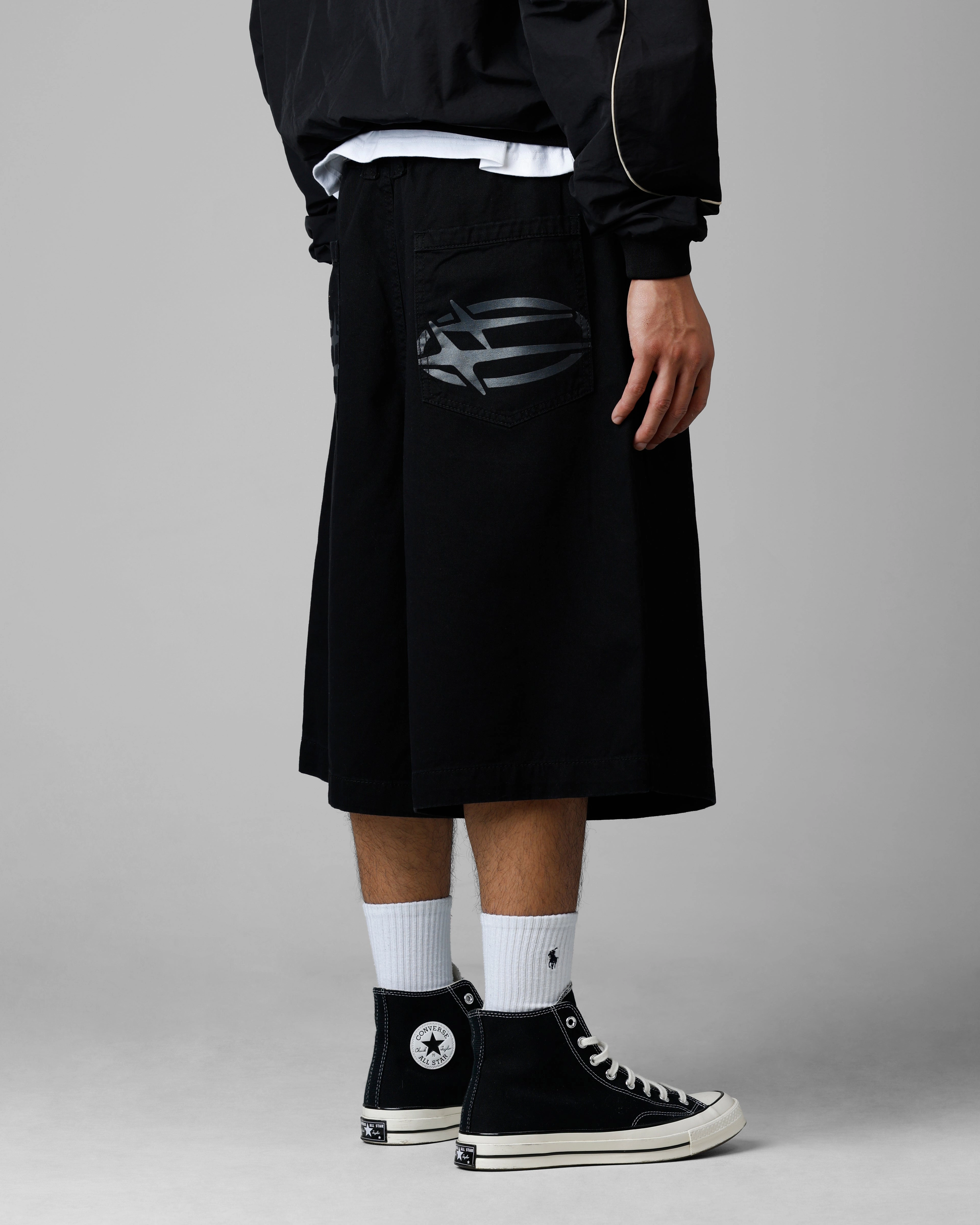 Loiter 3 Quarter Shorts Black Quick Release Closure