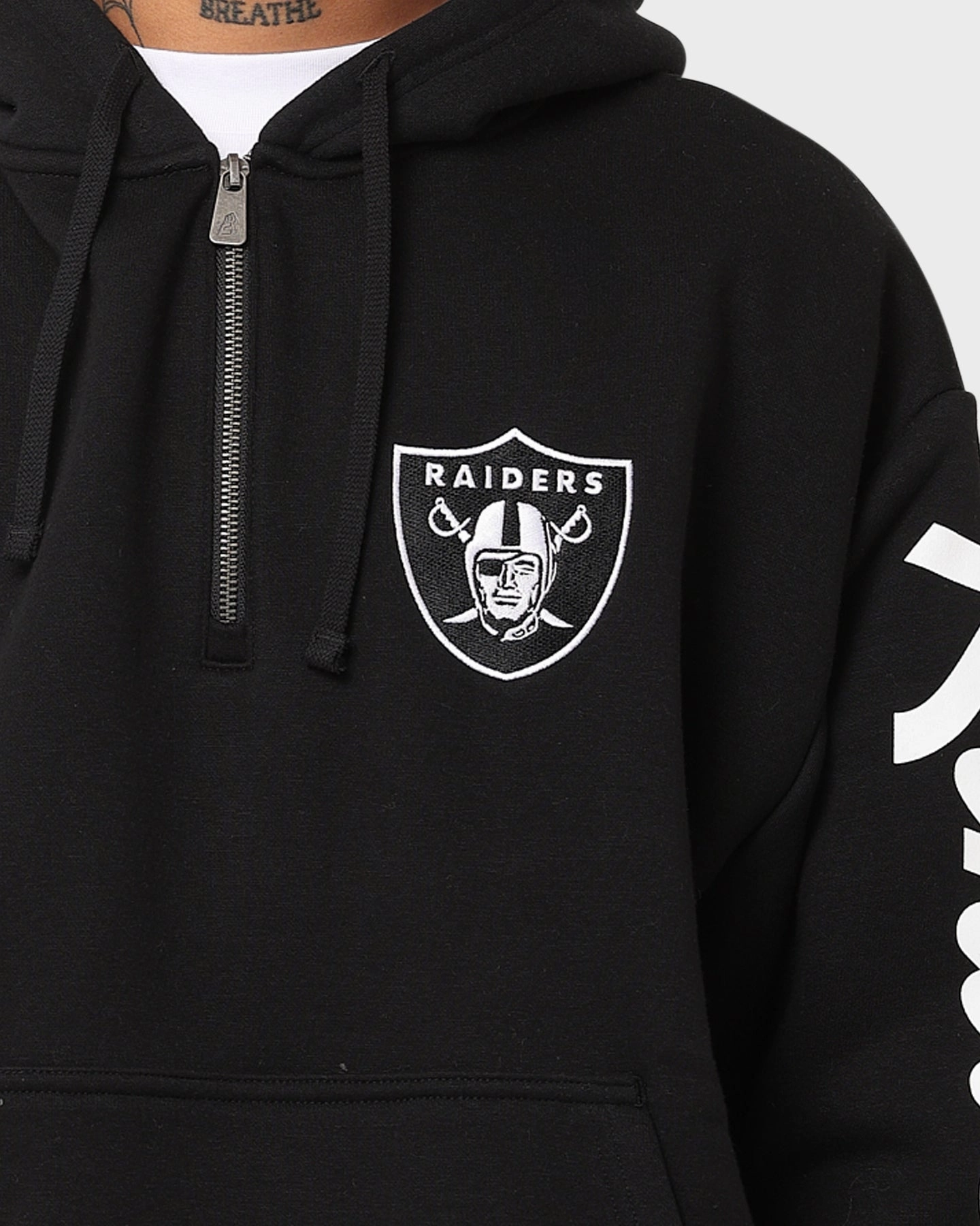 New Era Las Vegas Raiders Sleeve Script Hoodie Black/White All Weather Versatility Skill
