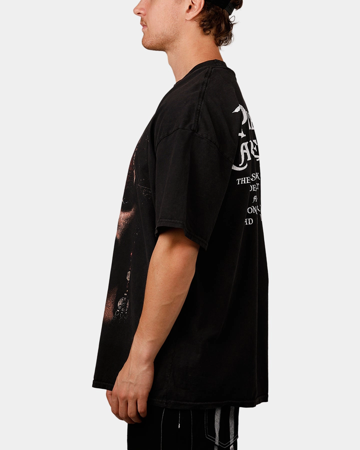 Day-to-Night Look Goat Crew Disney Pirates Of The Caribbean Jack Sparrow Vintage T-Shirt Black Acidwash