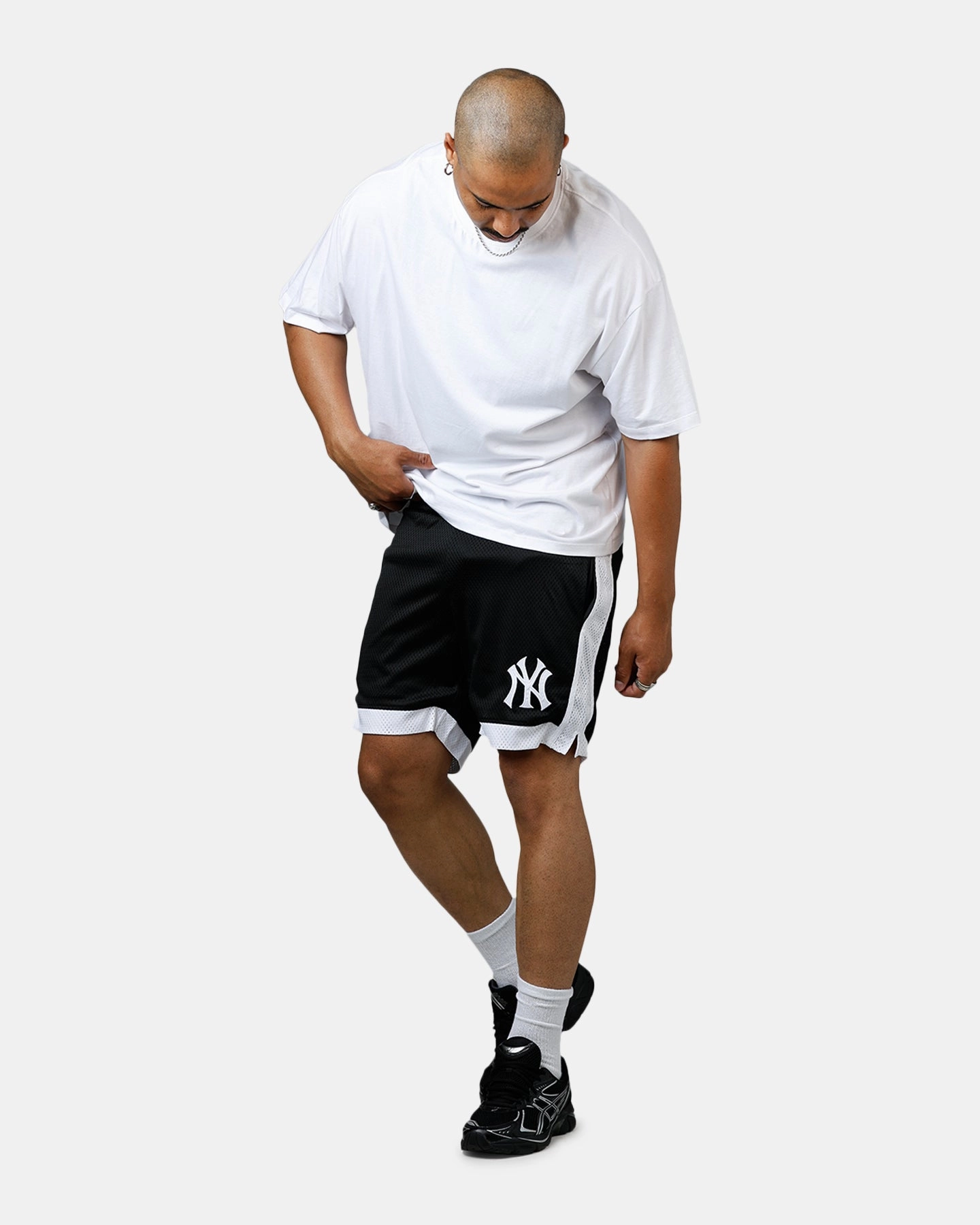 New Era New York Yankees Sport Class Shorts Black/White Glide On Mobility Cut