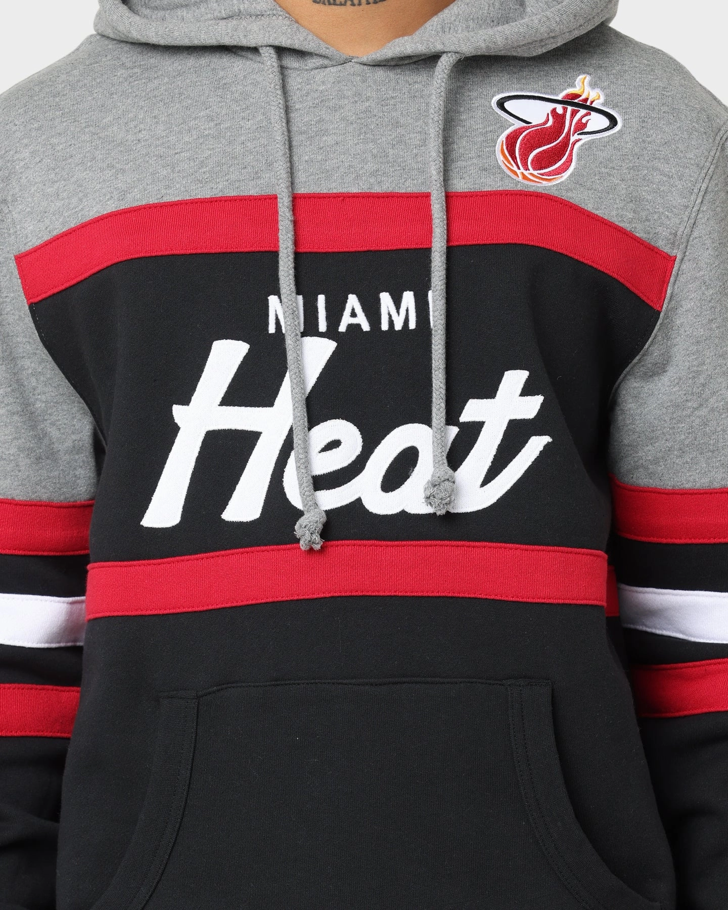 Finance Work Layer Mitchell & Ness Miami Heat Head Coach Hoodie Black