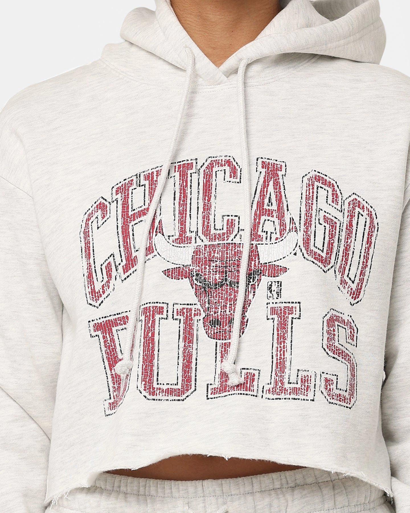 Mitchell & Ness Women's Chicago Bulls Arch Logo Crop Hoodie White Marle Articulated Sleeves Weather Fit