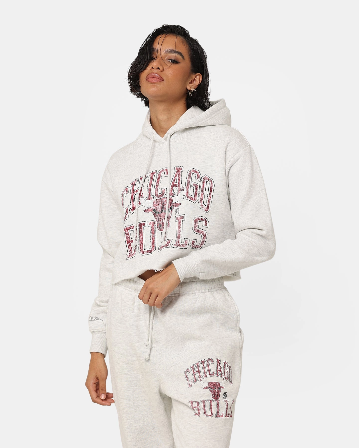 Mitchell & Ness Women's Chicago Bulls Arch Logo Crop Hoodie White Marle VentilatedPanels Shaving-cream