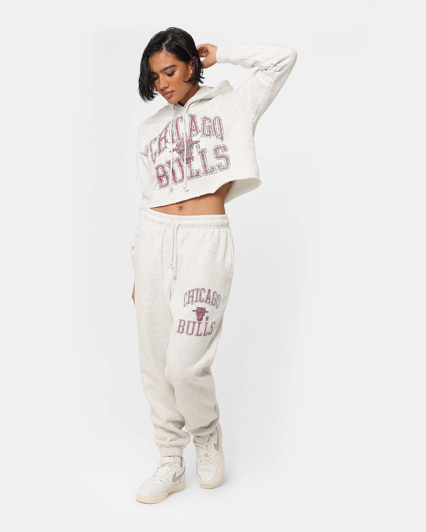 Charity Mitchell & Ness Women's Chicago Bulls Arch Logo Crop Hoodie White Marle