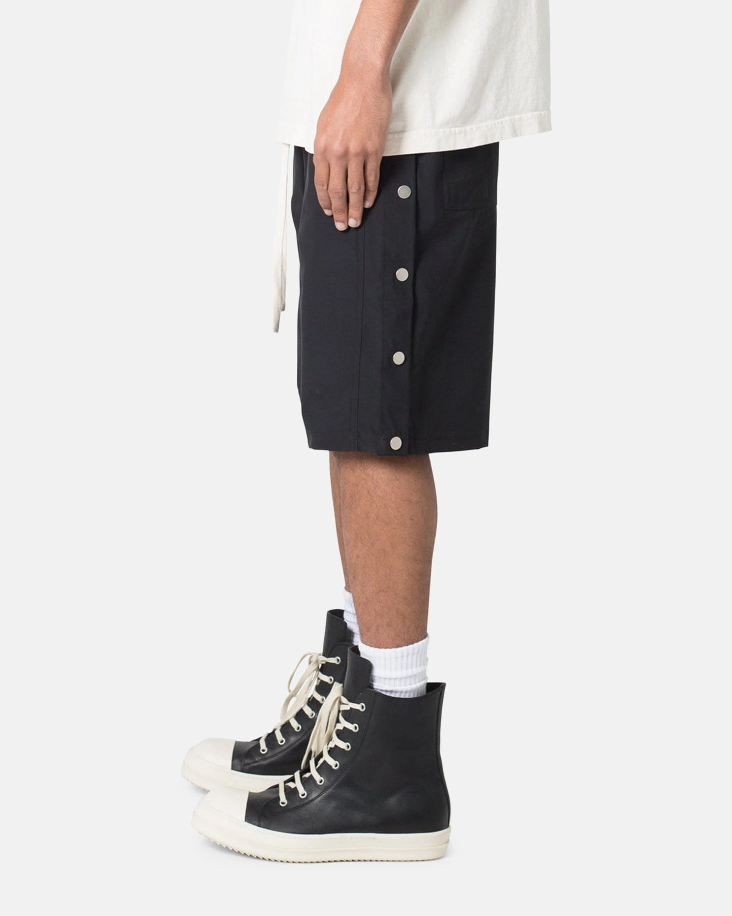 Loose Fit Sports use MNML Side Snap Nylon Shorts Black