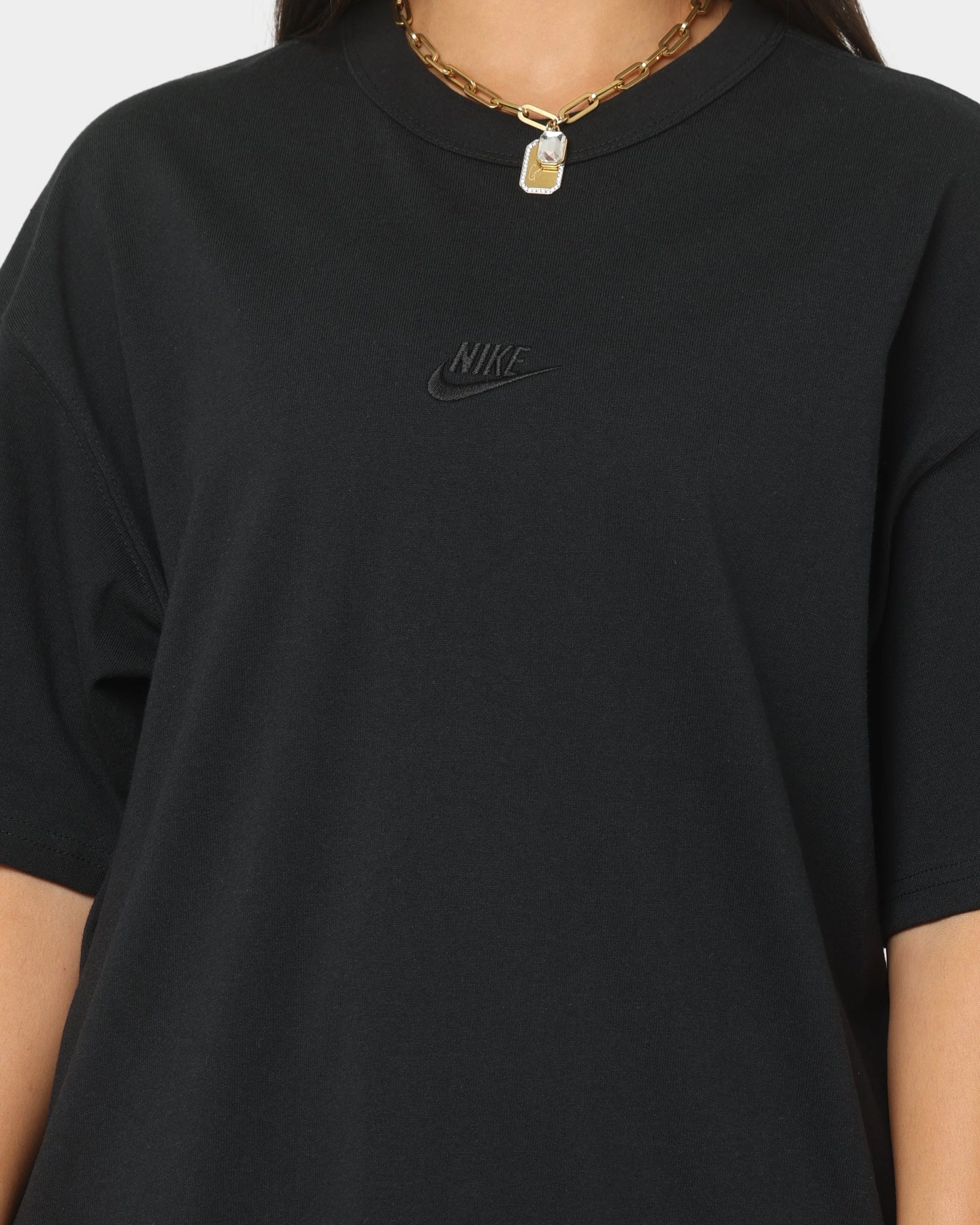 Relaxed Torso Fit MoistureControlFibers Nike Sportswear Premium Essentials T-Shirt Black/Black