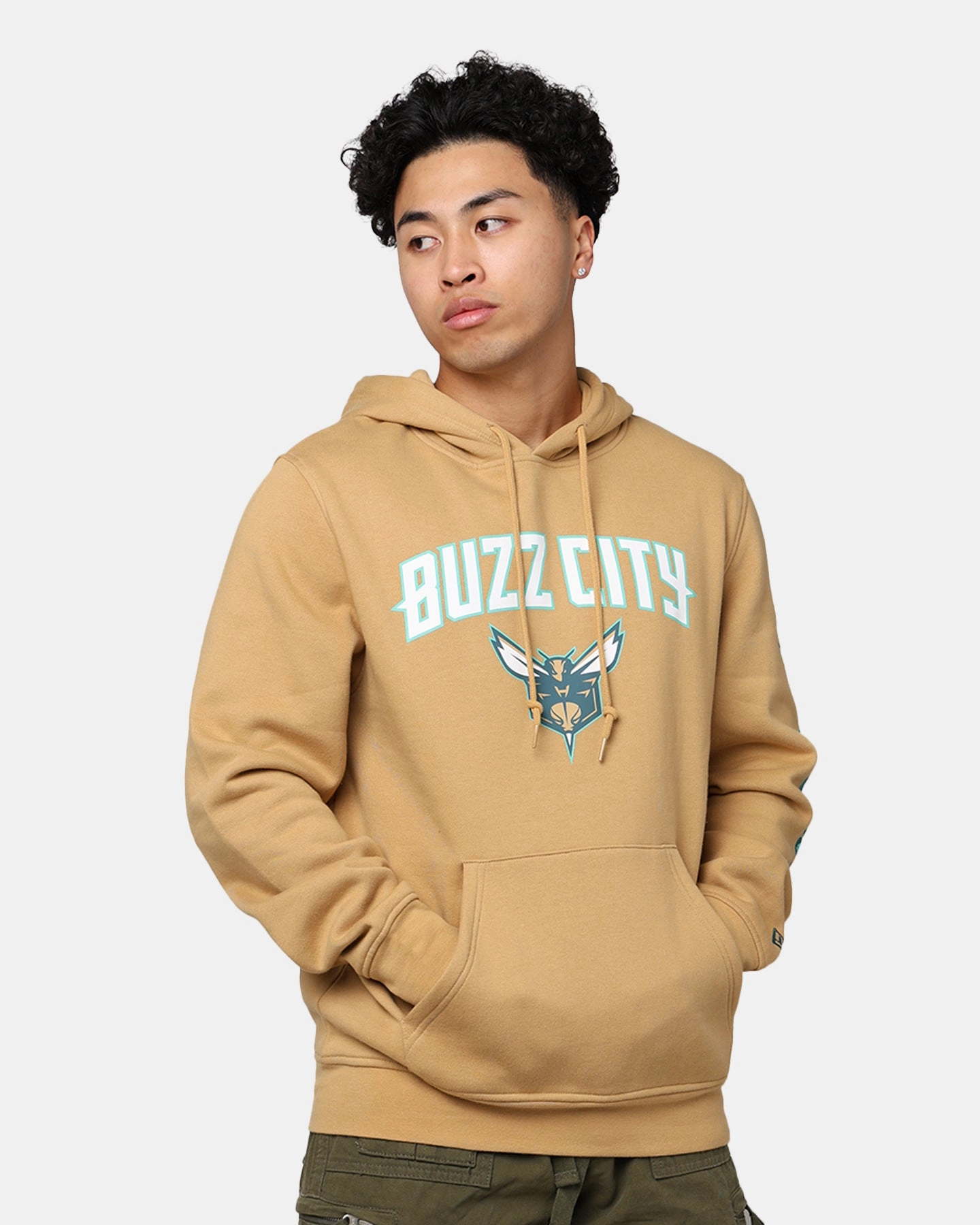 New Era Charlotte Hornets NBA 2023 Hoodie Medium Beige Stretch Fabric