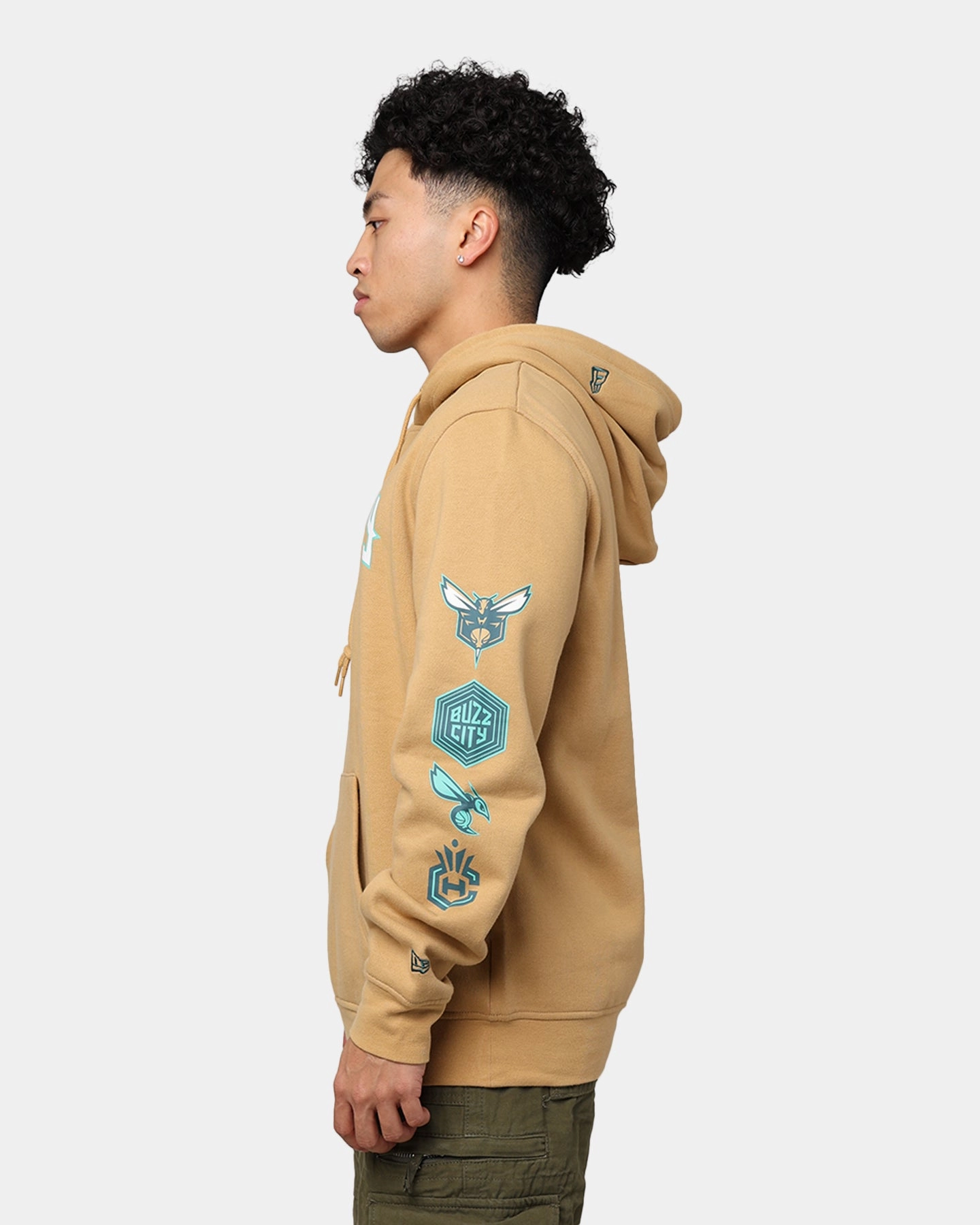 New Era Charlotte Hornets NBA 2023 Hoodie Medium Beige Double Layered Edges