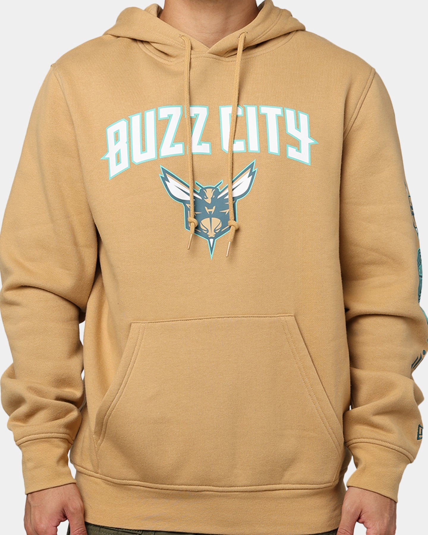 Reflective accents Commend New Era Charlotte Hornets NBA 2023 Hoodie Medium Beige