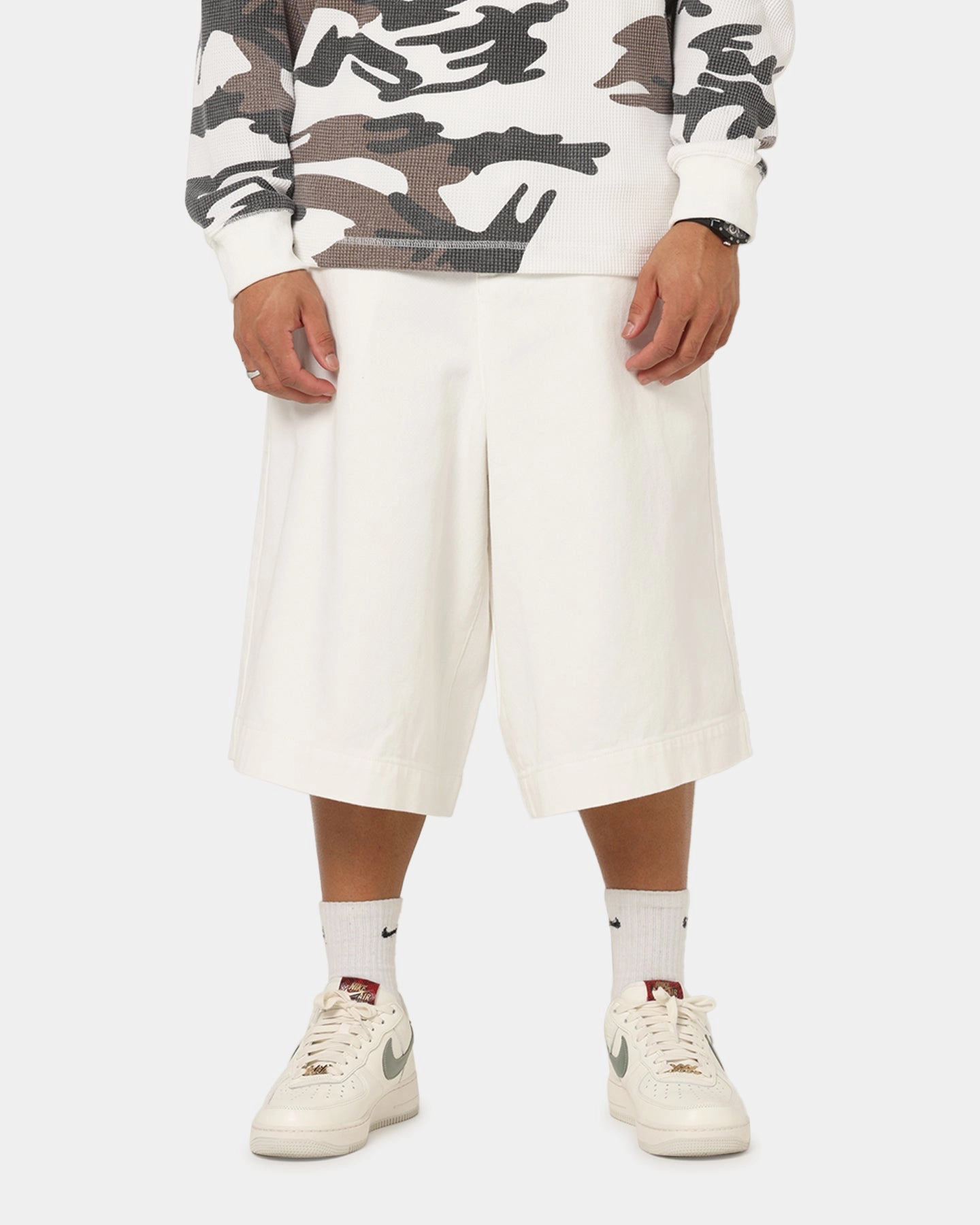 TaglessLabeling XXIII Wide Leg Denim Shorts Off White