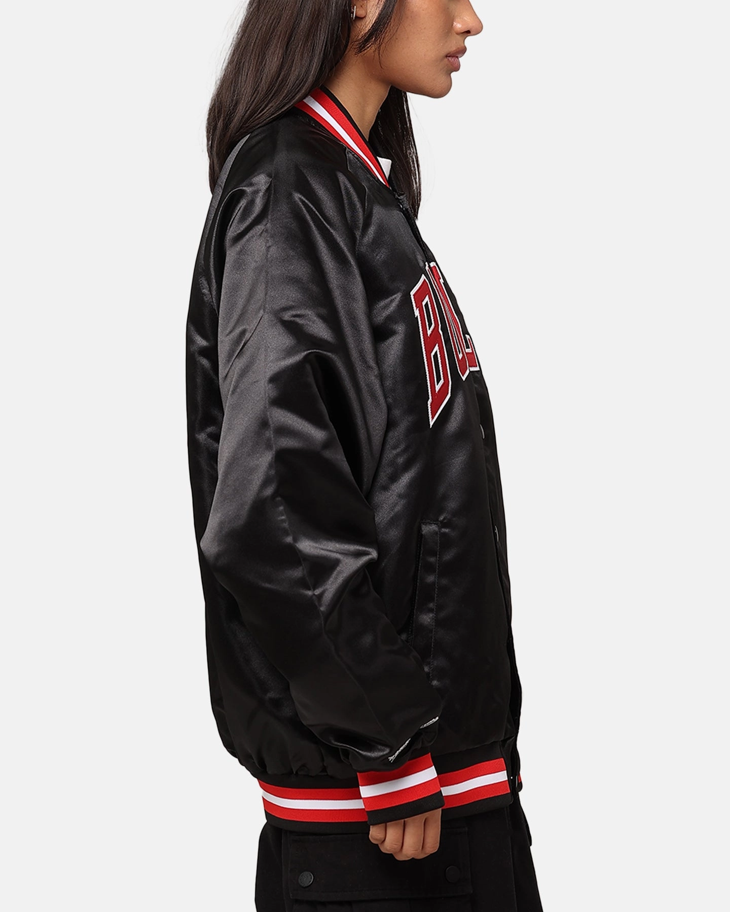 variety movement Mitchell & Ness Chicago Bulls Lightweight Satin Jacket Black