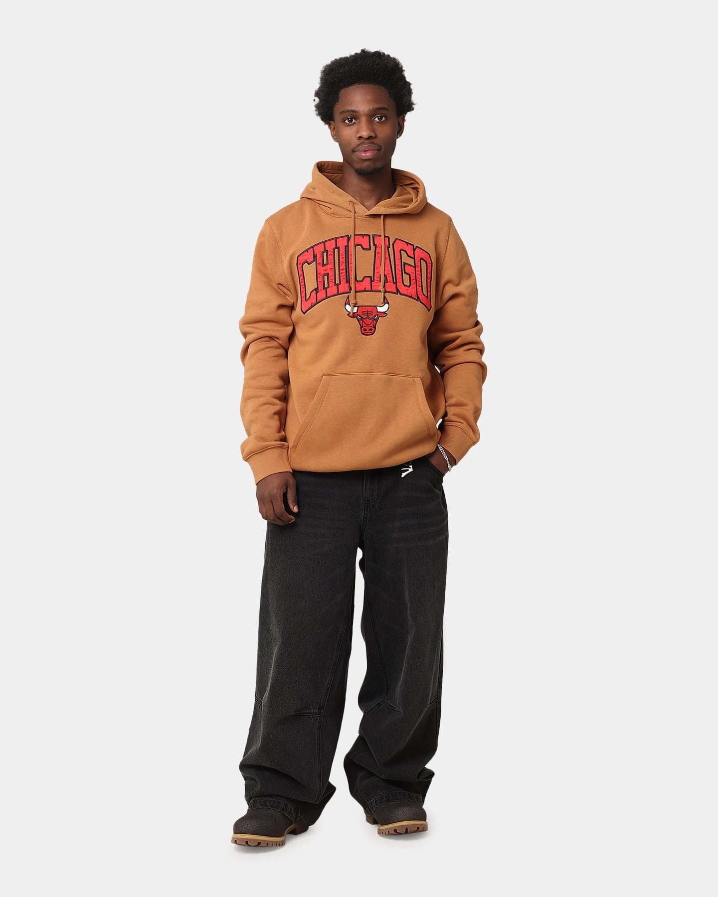 Adventure-Ready Wear Halloween costume New Era Chicago Bulls Pullover Hoodie Medium Beige