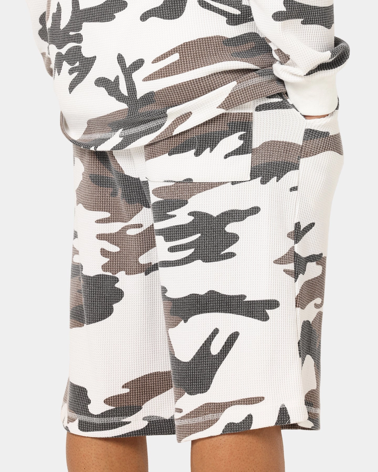 Stretchy Hemline XXIII Printed Thermal Shorts Snow Camo