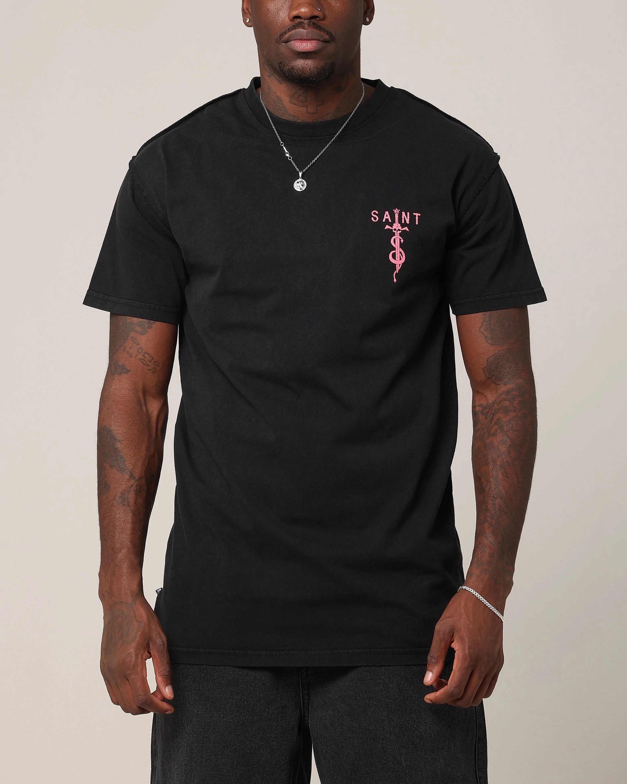 Layered Style Saint Morta Daggers Lafayette T-Shirt Vintage Black/Pink